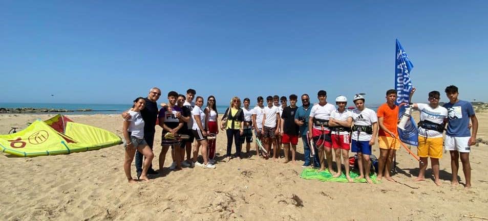 Studenti del Nautico a lezione di kitesurfing