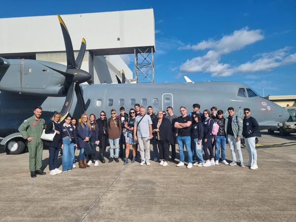 Alla Base NATO di Sigonella: Gli Alunni dell’Aeronautico e l’Erasmus per un Giorno Indimenticabile
