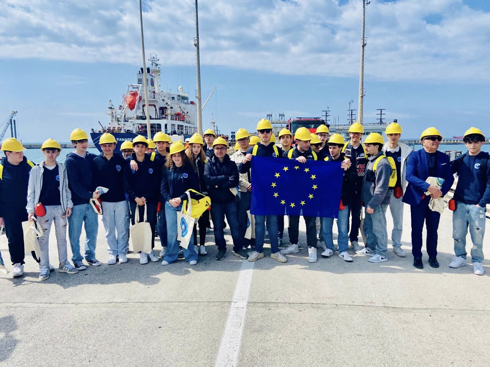 Educazione alla legalità e alla salvaguardia del mare: il Majorana al Porto Isola
